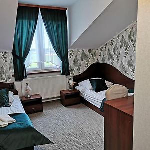 Pokój z dwoma pojedynczymi łóżkami